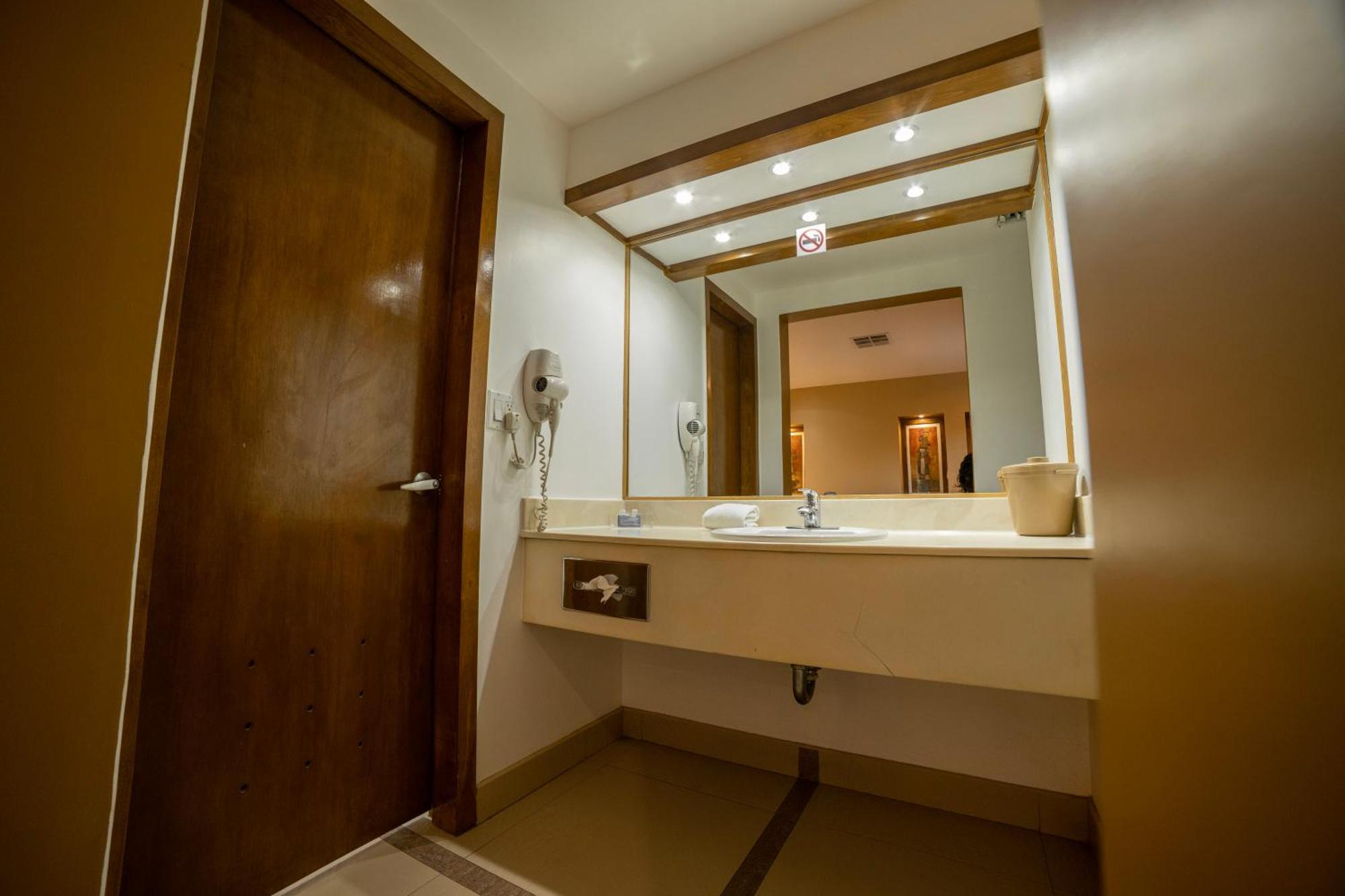 Hotel Colonial Mexicali Eksteriør bilde